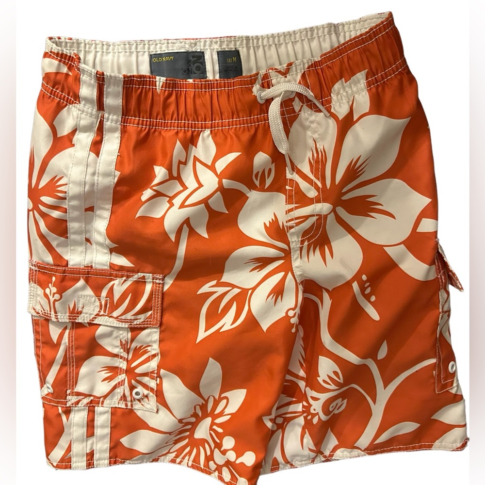 Old Navy size 8M unisex surf/swim shorts. Lined. In great used condition.